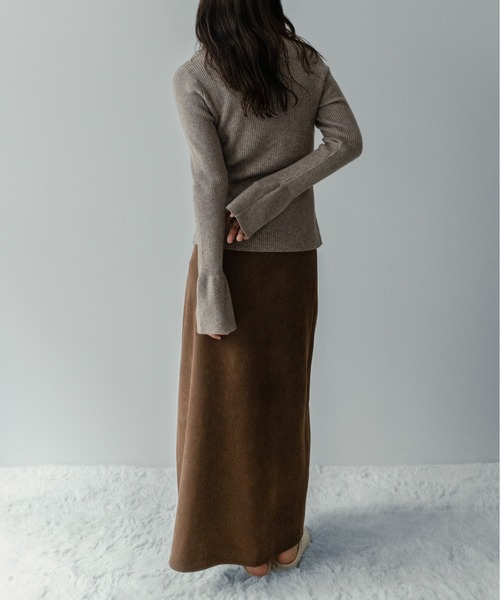 on:nue（オンニュ）の「【on:nue】[新色追加/ 着用動画あり！/選べる7色展開] キーネック フレアスリーブポロニット（ニット/セーター・レディース・グレー/アイボリー/ブラック/ブラウン/グリーン/ベージュ/イエロー・FREE）」の22枚目の写真