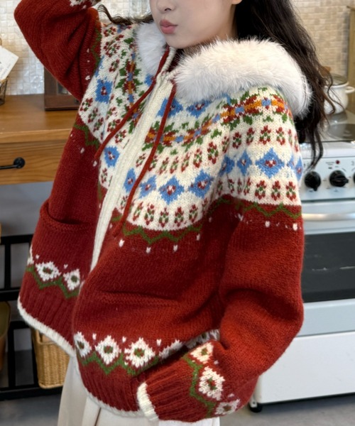 Sibra（シブラ）の「クリスマス お正月コーデに 着脱可能ファーフード ノルディック柄ジップカーデ（カーディガン/ボレロ・レディース・レッド/ホワイト・M）」の10枚目の写真