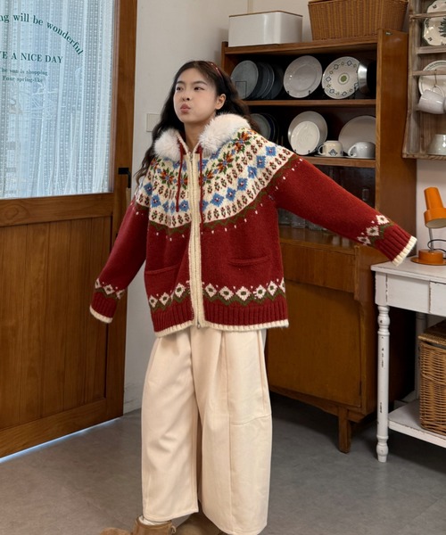 Sibra（シブラ）の「クリスマス お正月コーデに 着脱可能ファーフード ノルディック柄ジップカーデ（カーディガン/ボレロ・レディース・レッド/ホワイト・M）」の16枚目の写真