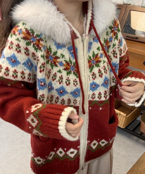 Sibra（シブラ）の「クリスマス お正月コーデに 着脱可能ファーフード ノルディック柄ジップカーデ（カーディガン/ボレロ・レディース・レッド/ホワイト・M）」の17枚目の写真