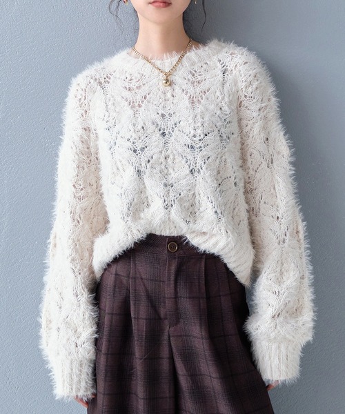 STYLEBLOCK(スタイルブロック)の「モールフェザー透かし柄編みニットトップス(ニット/セーター・レディース・アイボリー/ピンクベージュ/チャコールグレー/モカ・FREE)」の2枚目の写真