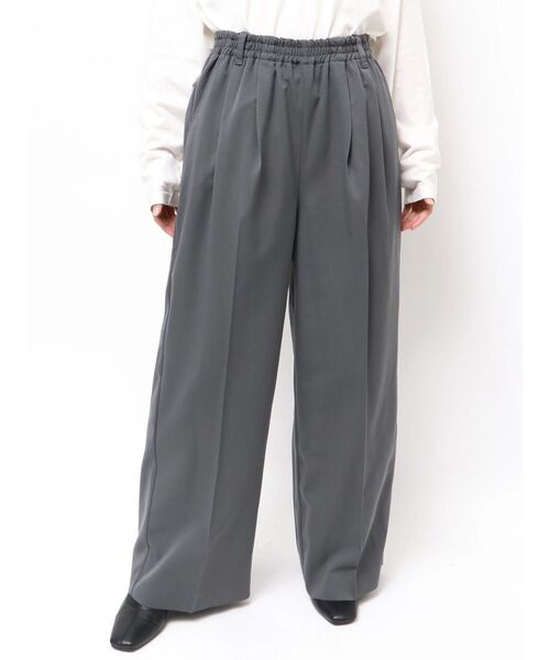 Ungrid（アングリッド）の「タックデザインラフパンツ（その他パンツ・レディース・ベージュ/チャコールグレー・SMALL/MEDIUM）」の3枚目の写真