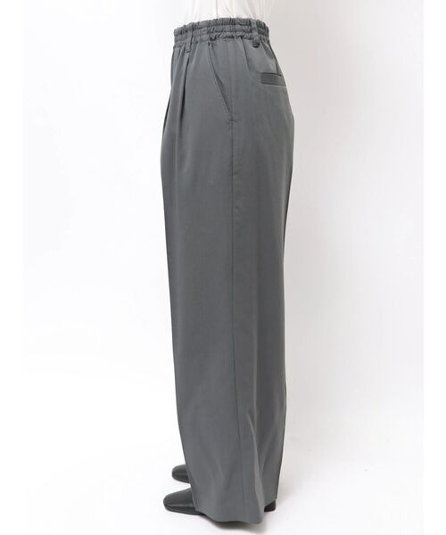 Ungrid（アングリッド）の「タックデザインラフパンツ（その他パンツ・レディース・ベージュ/チャコールグレー・SMALL/MEDIUM）」の5枚目の写真