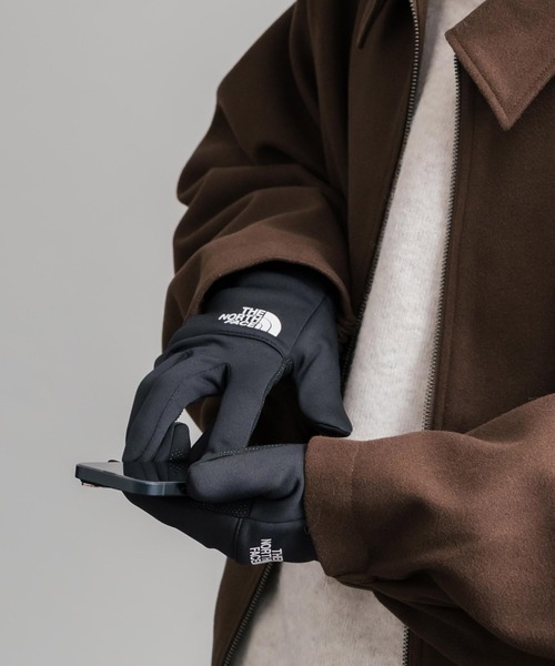 THE NORTH FACE（ザノースフェイス）の「THE NORTH FACE ザ・ノースフェイス ETIP RCYCLD GLV/スマホ タッチパネル対応 グローブ 五本指 手袋（手袋・メンズ・ブラック×ホワイト/ブラック/グレー・M/L）」の11枚目の写真