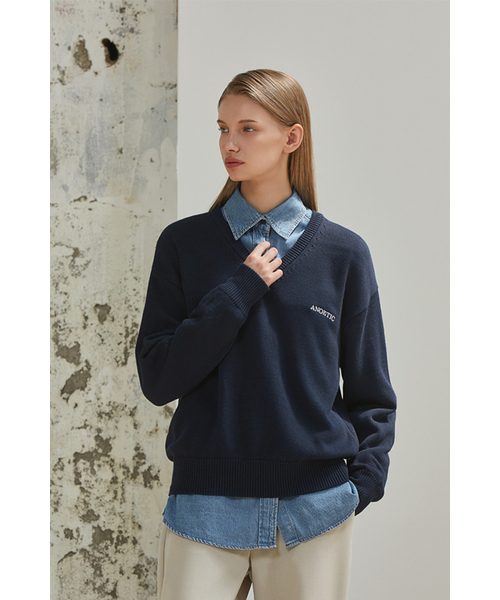 ANOETIC(アノエティック)の「CLASSIC V-NECK KNIT_NAVY(ニット/セーター・レディース・ネイビー・FREE)」の2枚目の写真