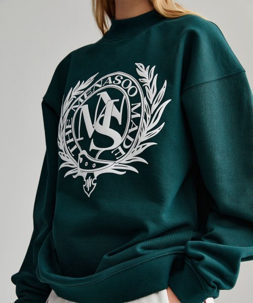 MENASOO(ミナス)の「UNISEX HERITAGE EMBLEM MOCK-NECK SWEATSHIRT GREEN(スウェット・レディース・その他・FREE)」の11枚目の写真