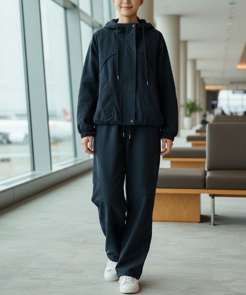 BY THE BAY(バイザベイ)の「セットアップ/SET UP・ナイロンジャケット・ドローコード付きナイロントラックパンツ2点セット・空港コーデ(セットアップ・レディース・ネイビー/ブラック・FREE)」の2枚目の写真