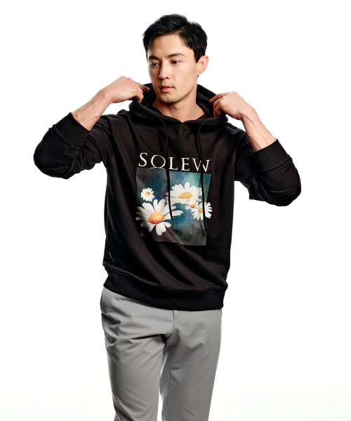 SOLEW(ソル)の「フラワーグラフィックフードパーカー_ブラック(パーカー・メンズ・その他・SMALL/MEDIUM/LARGE/X-LARGE/X-SMALL)」の3枚目の写真