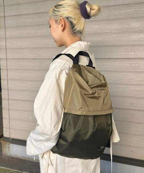 BEAMS BOY（ビームスボーイ）の「BAG'n'NOUN / CAP SACK（バックパック/リュック・レディース・グレー/オリーブ・ONE SIZE）」の2枚目の写真