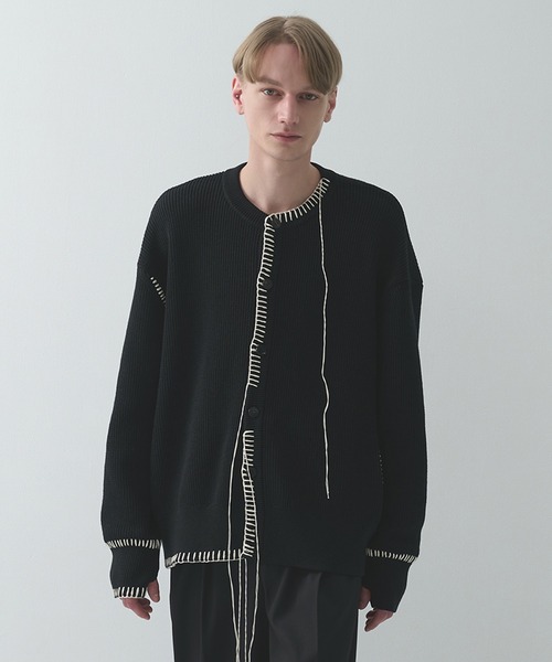 OUAT(オーユーエーティー)の「【OUAT】別注OFFICE CREW CARDIGAN(カーディガン/ボレロ・メンズ・ベージュ/ブラック・2/3)」の2枚目の写真