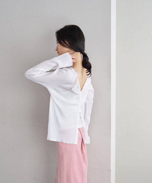 SHENERY（シーナリー）の「プリーツカーディガン（シャツ/ブラウス・レディース・オフホワイト/ブラック・FREE）」の5枚目の写真