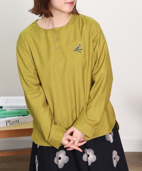 Emago(イマゴ)の「EMAGO トリ刺繍ブラウス(シャツ/ブラウス・レディース・ブラック/アイボリー/マスタード・FREE)」の3枚目の写真