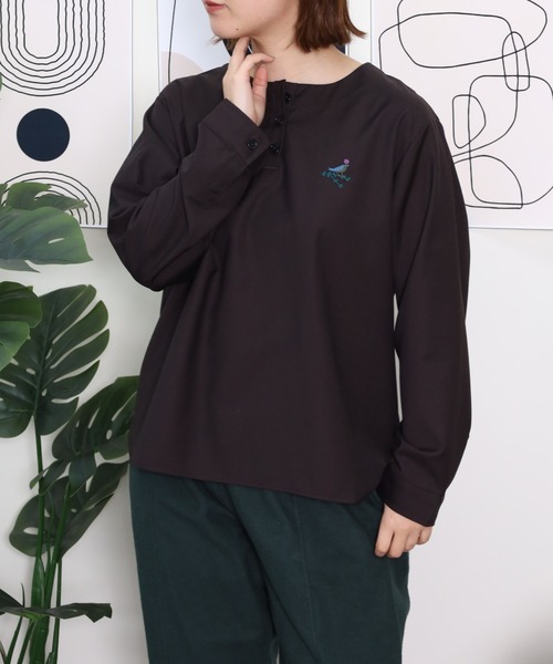 Emago(イマゴ)の「EMAGO トリ刺繍ブラウス(シャツ/ブラウス・レディース・ブラック/アイボリー/マスタード・FREE)」の1枚目の写真