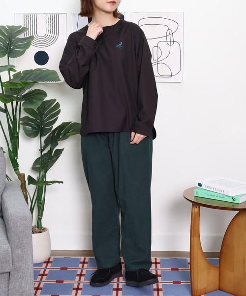 Emago(イマゴ)の「EMAGO トリ刺繍ブラウス(シャツ/ブラウス・レディース・ブラック/アイボリー/マスタード・FREE)」の19枚目の写真