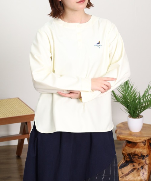 Emago(イマゴ)の「EMAGO トリ刺繍ブラウス(シャツ/ブラウス・レディース・ブラック/アイボリー/マスタード・FREE)」の5枚目の写真
