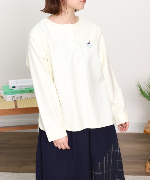 Emago(イマゴ)の「EMAGO トリ刺繍ブラウス(シャツ/ブラウス・レディース・ブラック/アイボリー/マスタード・FREE)」の6枚目の写真