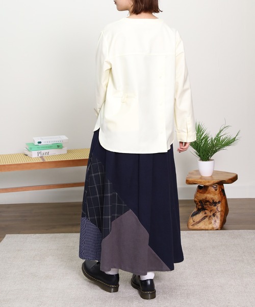 Emago(イマゴ)の「EMAGO トリ刺繍ブラウス(シャツ/ブラウス・レディース・ブラック/アイボリー/マスタード・FREE)」の11枚目の写真