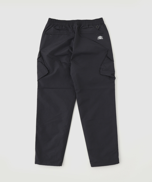 WHITE MOUNTAINEERING（ホワイトマウンテニアリング）の「WM x UMBRO（ホワイトマウンテニアリング＊アンブロ）EASY CARGO PANTS（カーゴパンツ・メンズ・ブラック・3/2）」の2枚目の写真