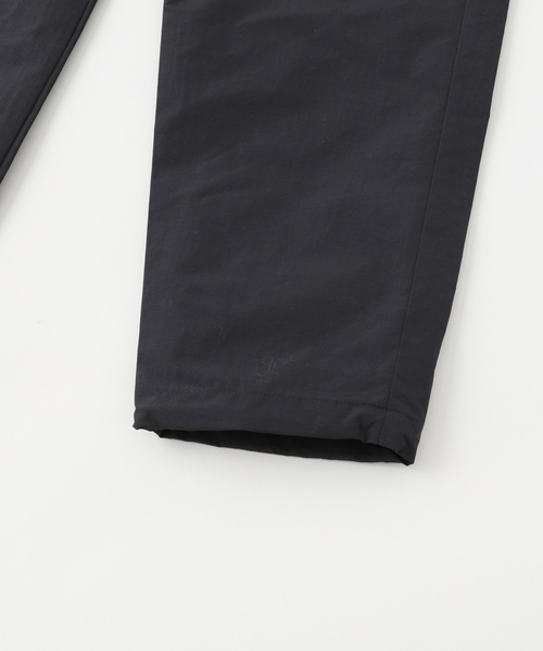 WHITE MOUNTAINEERING（ホワイトマウンテニアリング）の「WM x UMBRO（ホワイトマウンテニアリング＊アンブロ）EASY CARGO PANTS（カーゴパンツ・メンズ・ブラック・3/2）」の4枚目の写真