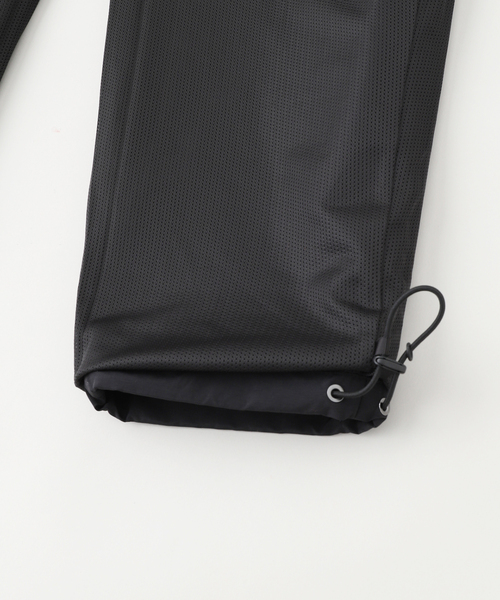 WHITE MOUNTAINEERING（ホワイトマウンテニアリング）の「WM x UMBRO（ホワイトマウンテニアリング＊アンブロ）EASY CARGO PANTS（カーゴパンツ・メンズ・ブラック・3/2）」の5枚目の写真