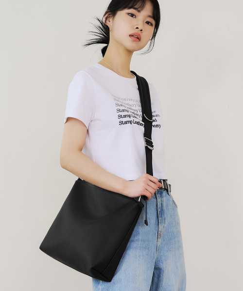 LEATHERY（レザリー）の「[レザリーXオジョンギュ] ミニマルスクエアクロスバッグ（メッセンジャーバッグ・レディース・その他・FREE）」の2枚目の写真