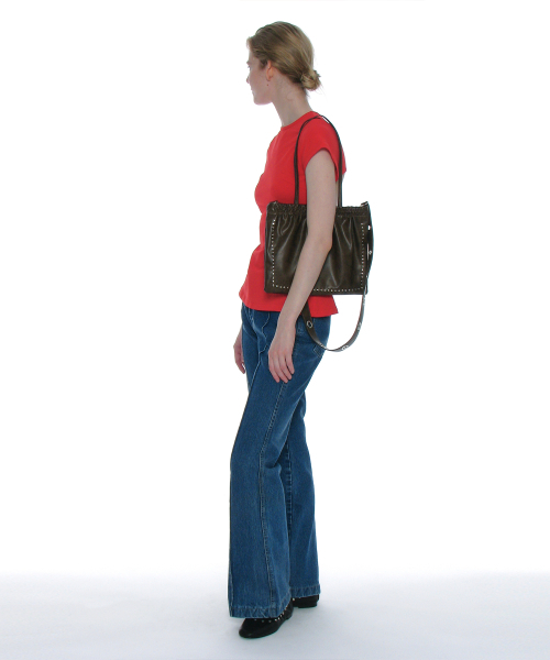 PARTIMENTO WOMEN(パルティメントウィメン)の「2WAYスタディッドシャーリングフラットバッグ_ブラウン(ショルダーバッグ・レディース・その他・ONE SIZE)」の7枚目の写真