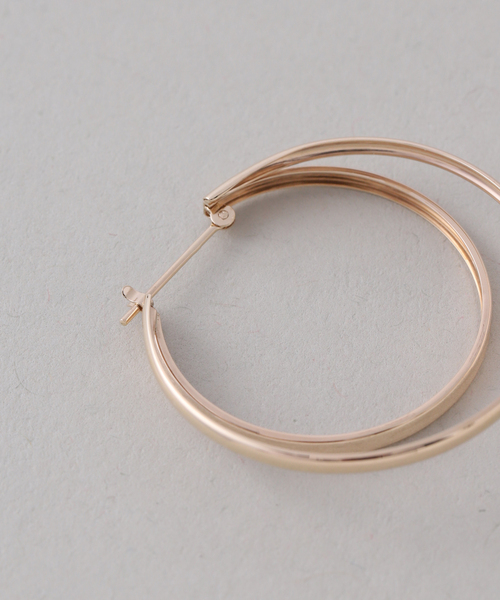 Lilas（リラ）の「30mm2ラインフープピアス K10（両耳）（ピアス（両耳用）・レディース・ゴールド・FREE）」の5枚目の写真