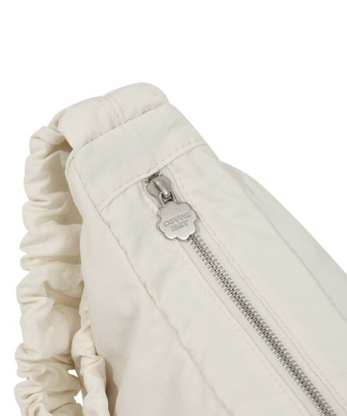 COVERNAT WOMAN(カバーナットウーマン)の「クローバーハートシャーリングミディアムナイロンホーボーバッグ Beige(メッセンジャーバッグ・レディース・その他・FREE)」の13枚目の写真