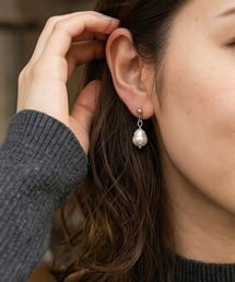 【DELI by】揺れ感淡水パールのミニドロップピアス
