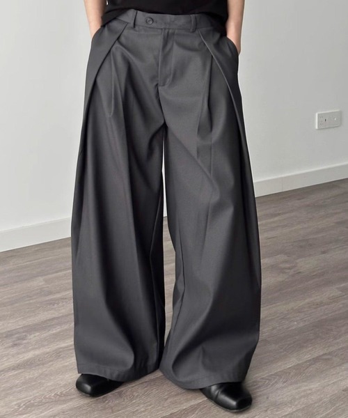 B.R.U(ブル)の「プリーツワイドレッグスラックス(スラックス・メンズ・ブラック/グレー・LARGE/MEDIUM)」の2枚目の写真