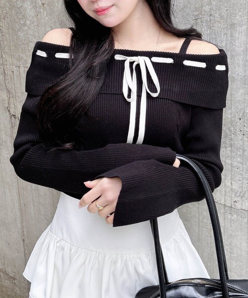 INGNI（イング）の「リボンオフショルフレアスリーブニット（ニット/セーター・レディース・グレー系その他3/ブラック×ホワイト/ホワイト×ブラック・M）」の2枚目の写真