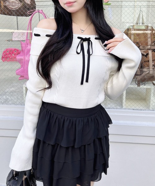 INGNI（イング）の「リボンオフショルフレアスリーブニット（ニット/セーター・レディース・グレー系その他3/ブラック×ホワイト/ホワイト×ブラック・M）」の5枚目の写真