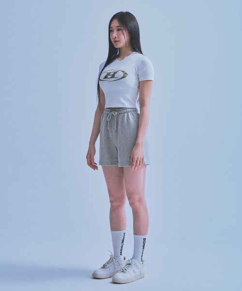 BORN TO WIN（ボーントゥウィン）の「W CAMO B LOGO SEMI CROP T-SHIRTS [WHITE]（Tシャツ/カットソー・レディース・その他・2/1/3）」の3枚目の写真