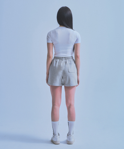 BORN TO WIN（ボーントゥウィン）の「W CAMO B LOGO SEMI CROP T-SHIRTS [WHITE]（Tシャツ/カットソー・レディース・その他・2/1/3）」の2枚目の写真