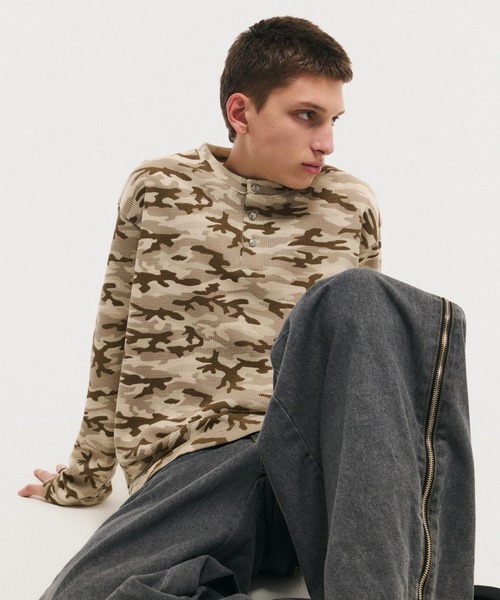 セール】HENLEY CAMO WAFFLE LONG-SLEEVE TEE / カモ総柄ヘンリー