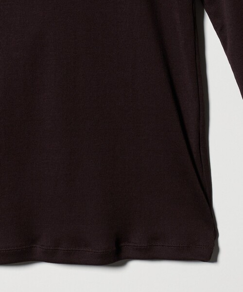 UNITED ARROWS(ユナイテッドアローズ)の「コットン テレコ タートル カットソー(Tシャツ/カットソー・レディース・ダークブラウン/ブラック/ライトピンク/ホワイト・FREE)」の20枚目の写真