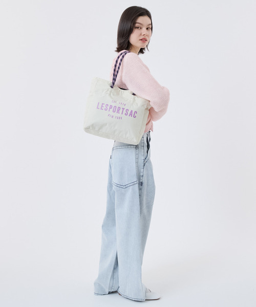 LeSportsac(レスポートサック)の「ML 2 WAY TOTE 2ウェイビスケットベージュ/ディープシー(トートバッグ・レディース・ベージュ・FREE)」の4枚目の写真