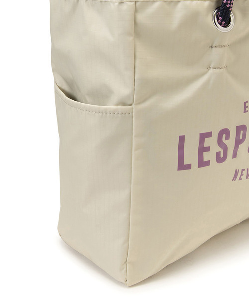 LeSportsac(レスポートサック)の「ML 2 WAY TOTE 2ウェイビスケットベージュ/ディープシー(トートバッグ・レディース・ベージュ・FREE)」の8枚目の写真