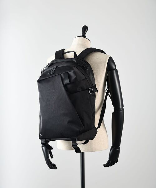 TRAVEL SHOP MILESTO(トラベルショップミレスト)の「XTREC アシンメトリーバックパック(バックパック/リュック・レディース・グレイッシュベージュ/ブラック・フリ-)」の6枚目の写真