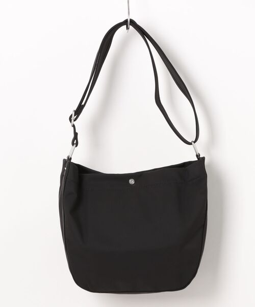 A.P.C.（アーペーセー）の「BESACE JOURNAL SMALL（ショルダーバッグ・メンズ・ブラック・ONESIZE）」の2枚目の写真