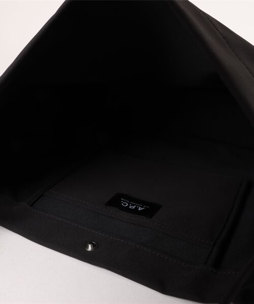 A.P.C.（アーペーセー）の「BESACE JOURNAL SMALL（ショルダーバッグ・メンズ・ブラック・ONESIZE）」の4枚目の写真
