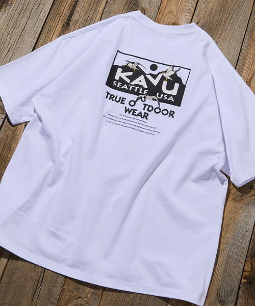 FREAK'S STORE(フリークスストア)の「限定展開 KAVU×FREAK'S STORE カブー 別注 ビッグシルエット ロゴバックプリント Tシャツ(Tシャツ/カットソー・メンズ・ホワイト/スミクロ/アッシュグレー/グレイッシュベージュ・SMALL/LARGE/MEDIUM)」の6枚目の写真