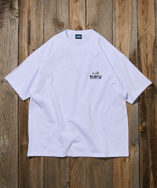 FREAK'S STORE(フリークスストア)の「限定展開 KAVU×FREAK'S STORE カブー 別注 ビッグシルエット ロゴバックプリント Tシャツ(Tシャツ/カットソー・メンズ・ホワイト/スミクロ/アッシュグレー/グレイッシュベージュ・SMALL/LARGE/MEDIUM)」の12枚目の写真