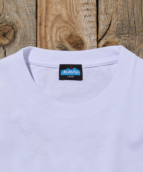 FREAK'S STORE(フリークスストア)の「限定展開 KAVU×FREAK'S STORE カブー 別注 ビッグシルエット ロゴバックプリント Tシャツ(Tシャツ/カットソー・メンズ・ホワイト/スミクロ/アッシュグレー/グレイッシュベージュ・SMALL/LARGE/MEDIUM)」の13枚目の写真