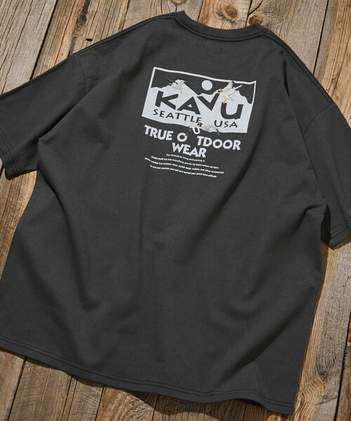 FREAK'S STORE(フリークスストア)の「限定展開 KAVU×FREAK'S STORE カブー 別注 ビッグシルエット ロゴバックプリント Tシャツ(Tシャツ/カットソー・メンズ・ホワイト/スミクロ/アッシュグレー/グレイッシュベージュ・SMALL/LARGE/MEDIUM)」の22枚目の写真