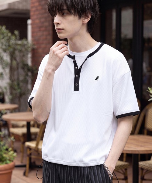 KANGOL（カンゴール）の「【KANGOL/カンゴール】別注 ワッフル ロゴ刺繍 配色 ヘンリーネック  Tシャツ（Tシャツ/カットソー・メンズ・カーキ/ブラック/チャコールグレー/オフホワイト/アッシュグレー/ネイビー・M/L/XL）」の2枚目の写真