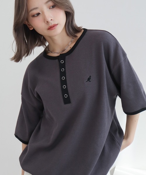 KANGOL（カンゴール）の「【KANGOL/カンゴール】別注 ワッフル ロゴ刺繍 配色 ヘンリーネック  Tシャツ（Tシャツ/カットソー・メンズ・カーキ/ブラック/チャコールグレー/オフホワイト/アッシュグレー/ネイビー・M/L/XL）」の16枚目の写真