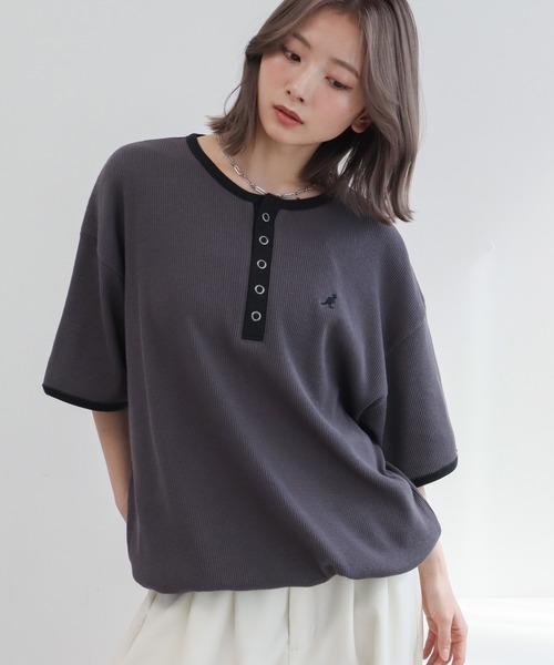 KANGOL（カンゴール）の「【KANGOL/カンゴール】別注 ワッフル ロゴ刺繍 配色 ヘンリーネック  Tシャツ（Tシャツ/カットソー・メンズ・カーキ/ブラック/チャコールグレー/オフホワイト/アッシュグレー/ネイビー・M/L/XL）」の19枚目の写真