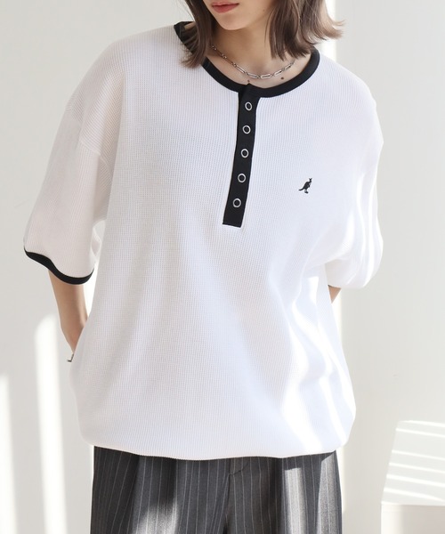 KANGOL（カンゴール）の「【KANGOL/カンゴール】別注 ワッフル ロゴ刺繍 配色 ヘンリーネック  Tシャツ（Tシャツ/カットソー・メンズ・カーキ/ブラック/チャコールグレー/オフホワイト/アッシュグレー/ネイビー・M/L/XL）」の9枚目の写真