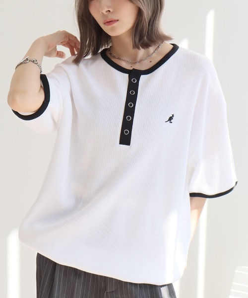 KANGOL（カンゴール）の「【KANGOL/カンゴール】別注 ワッフル ロゴ刺繍 配色 ヘンリーネック  Tシャツ（Tシャツ/カットソー・メンズ・カーキ/ブラック/チャコールグレー/オフホワイト/アッシュグレー/ネイビー・M/L/XL）」の11枚目の写真
